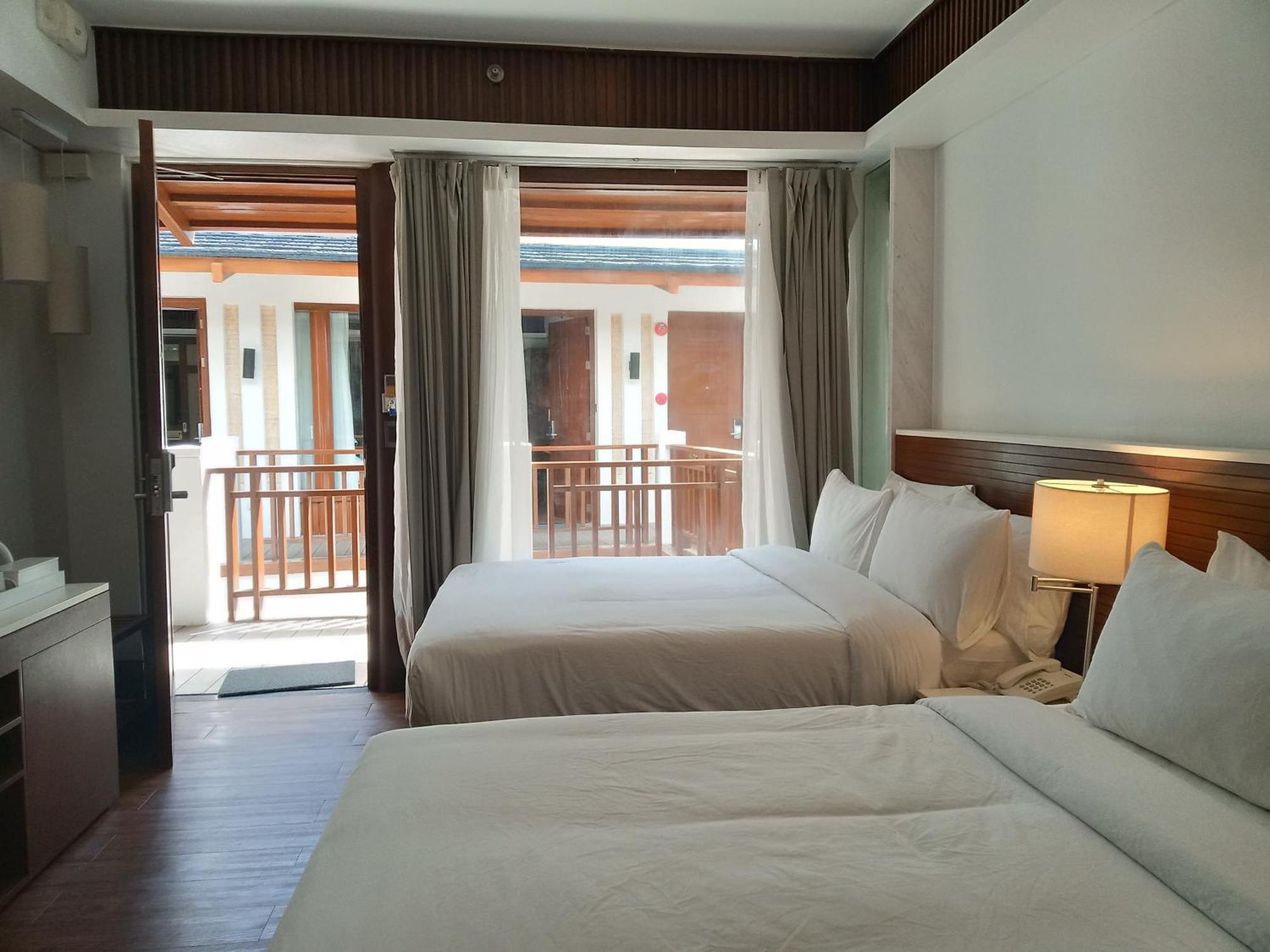 Mandarin White Boracay Manoc-Manoc