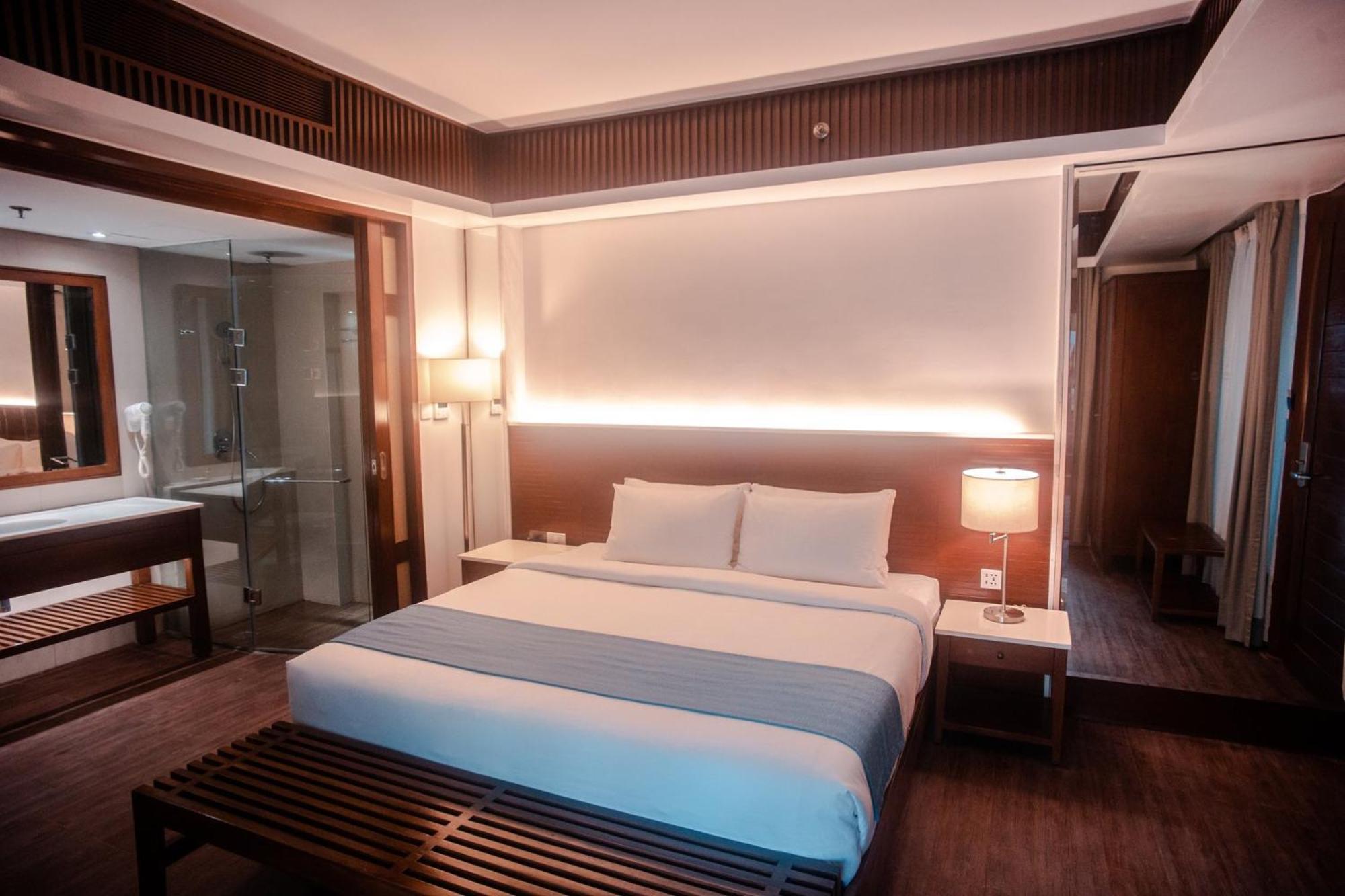 Mandarin White Boracay Manoc-Manoc