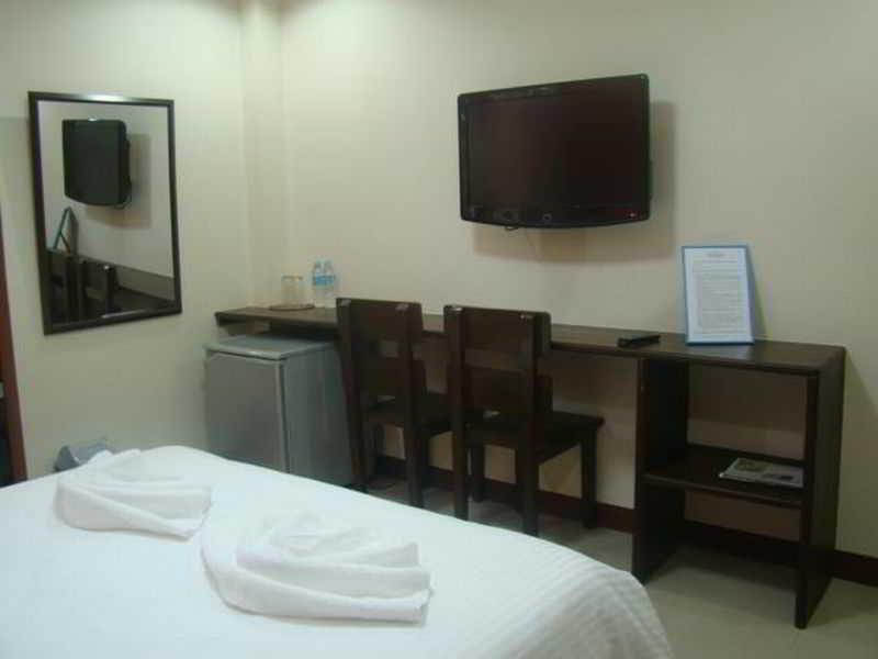Mandarin White Boracay Manoc-Manoc